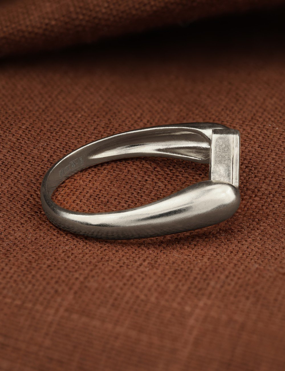 Кольцо из белого золота