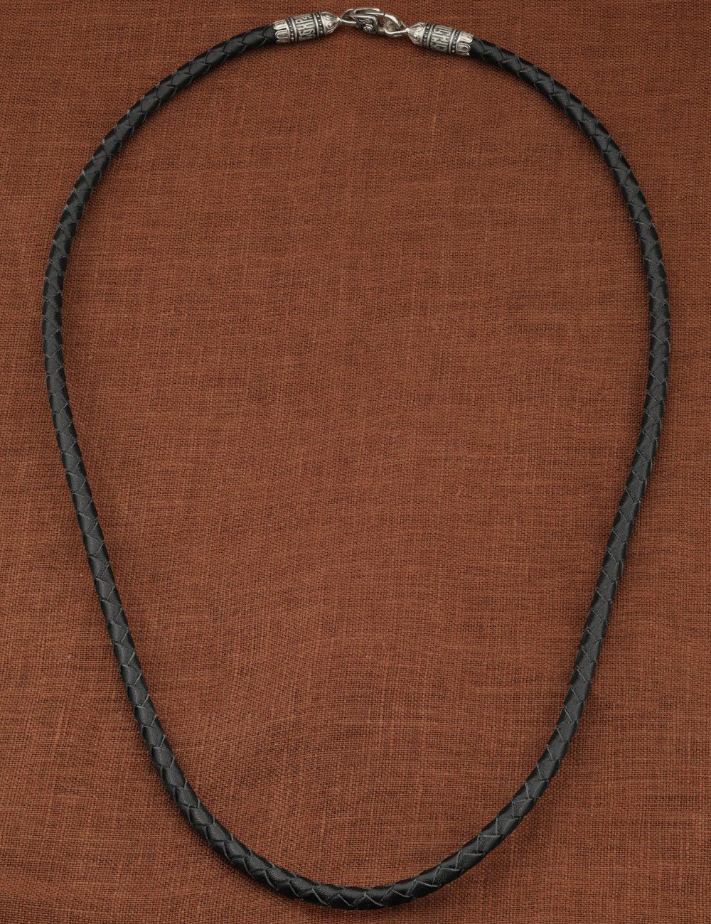 Гайтан из белого золота c кожаным шнурком