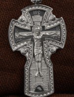 Крест из белого золота