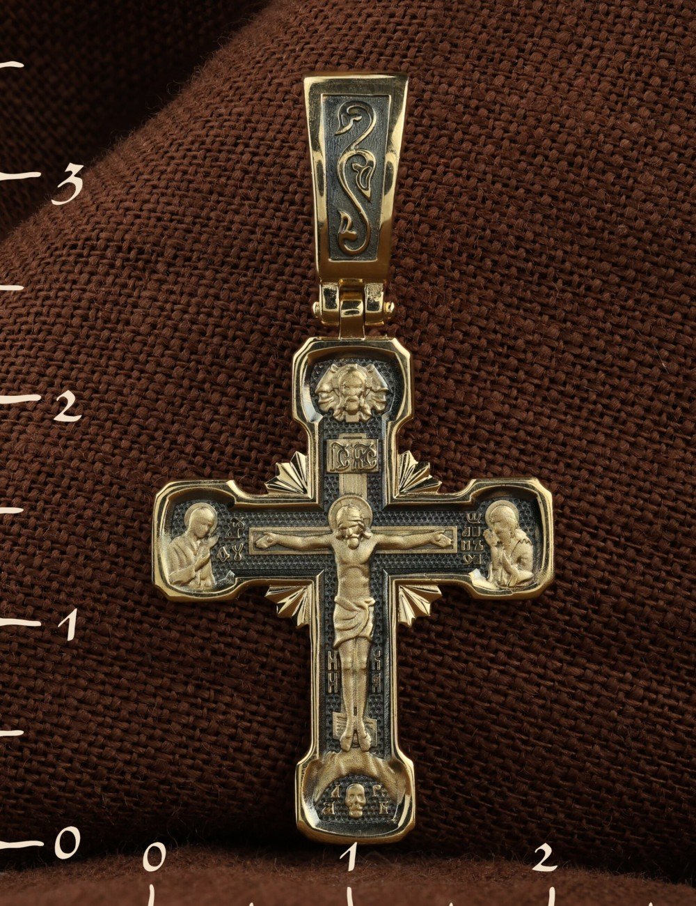 Крест из лимонного золота