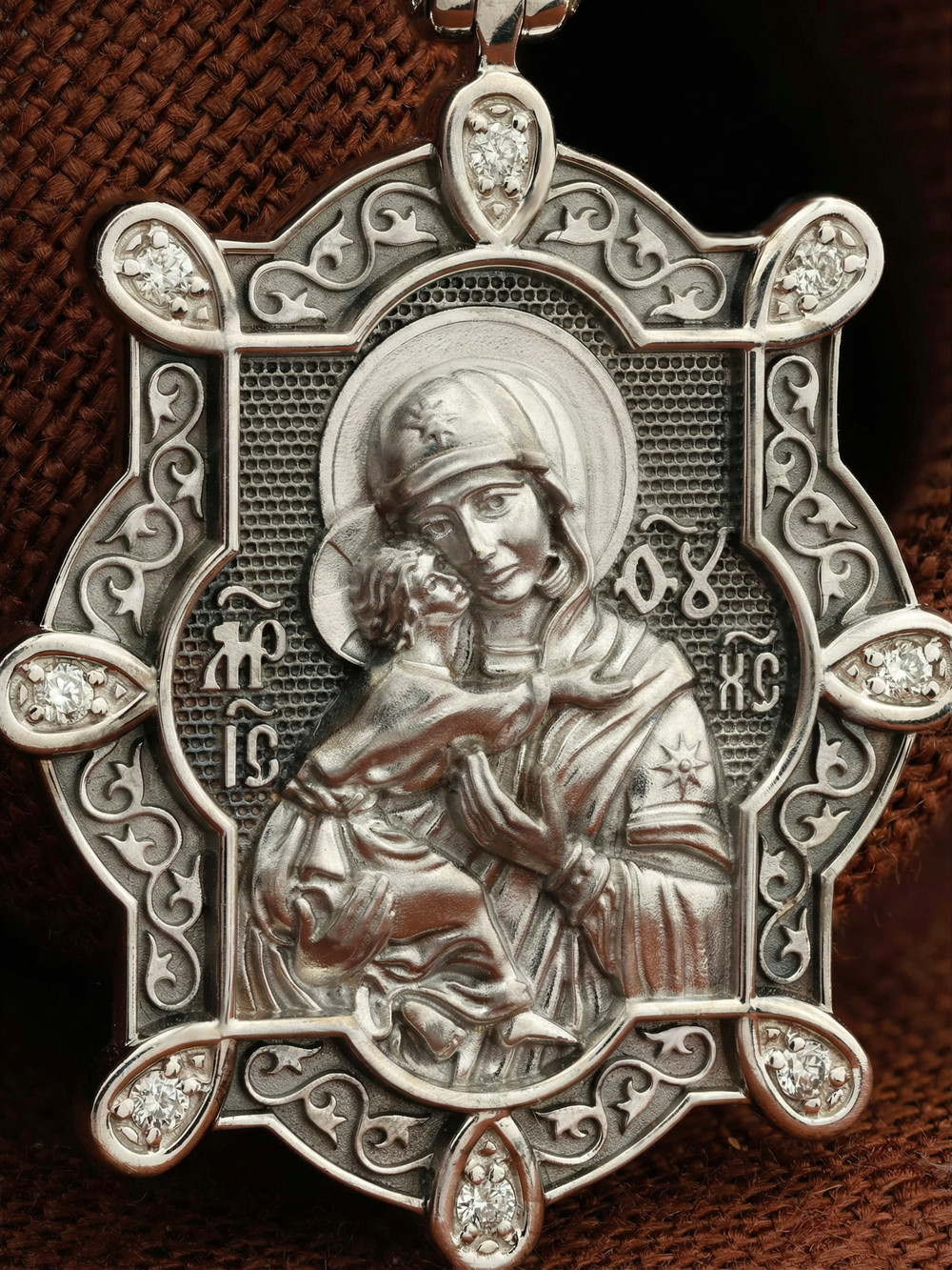 Нательная икона из белого золота 585 пробы c бриллиантами