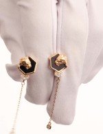 Серьги из золота c бриллиантами и ониксом