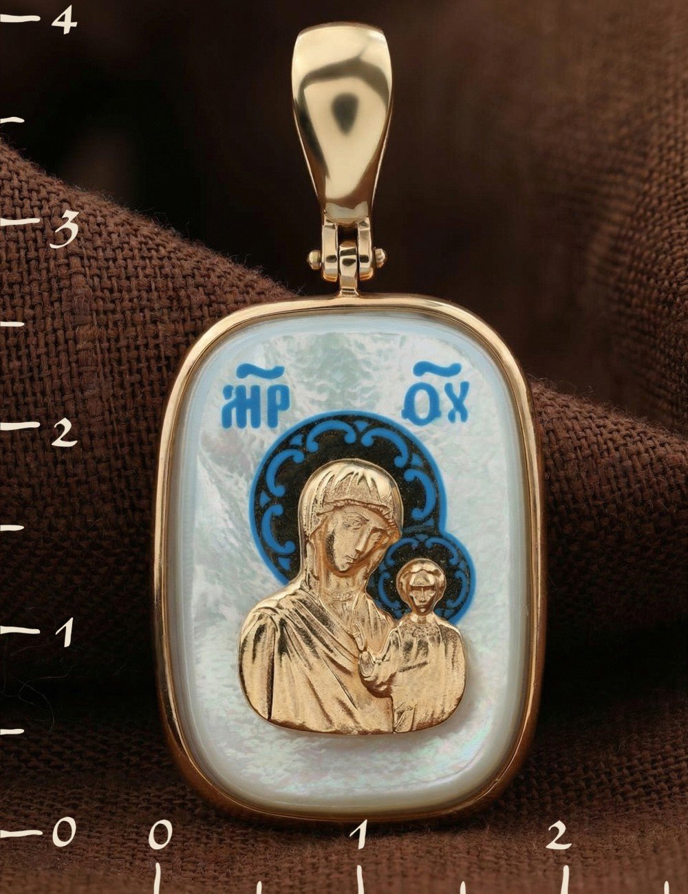 Образок из золота c эмалью и перламутром