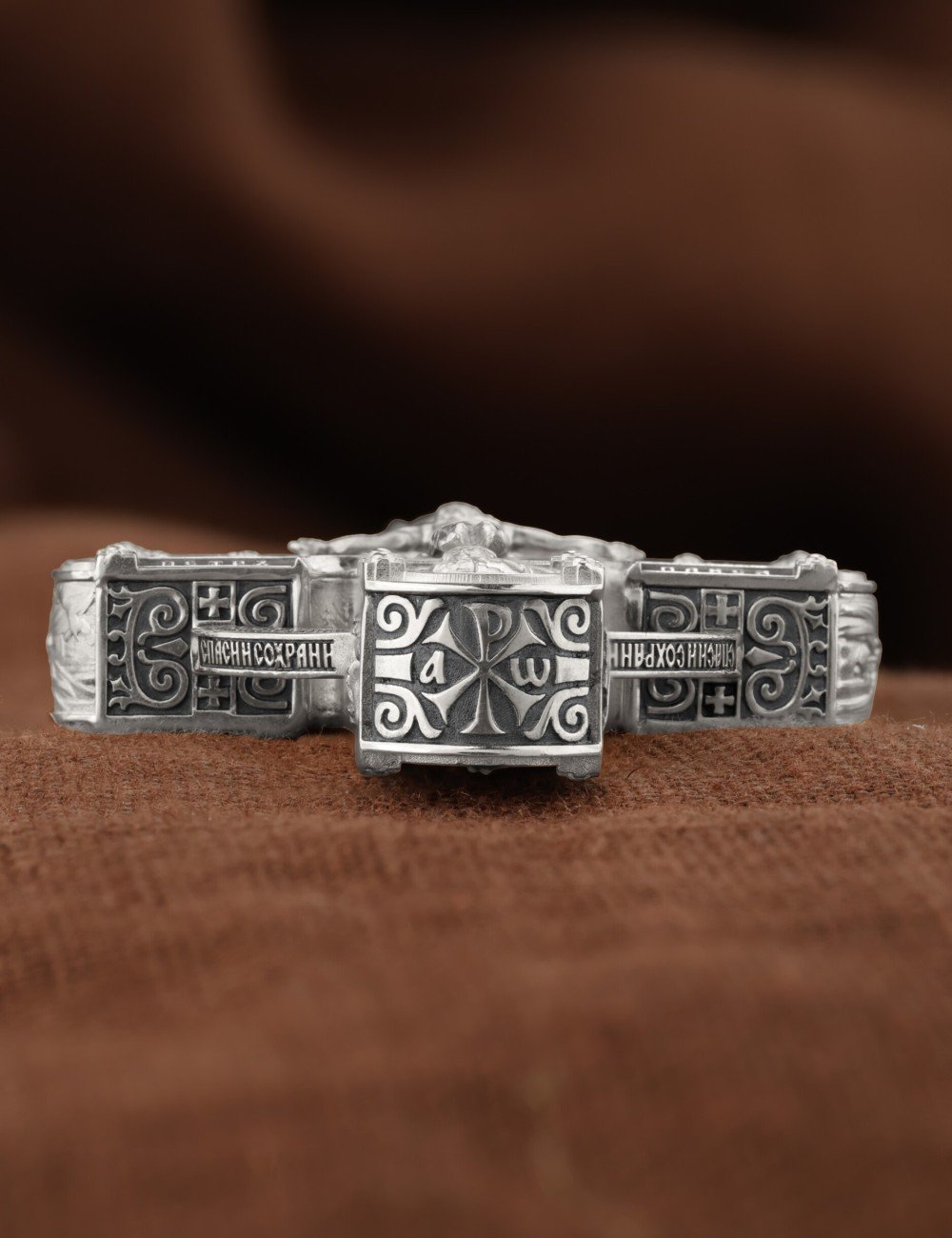 Крест из белого золота