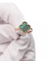 Кольцо из золота c малахитом