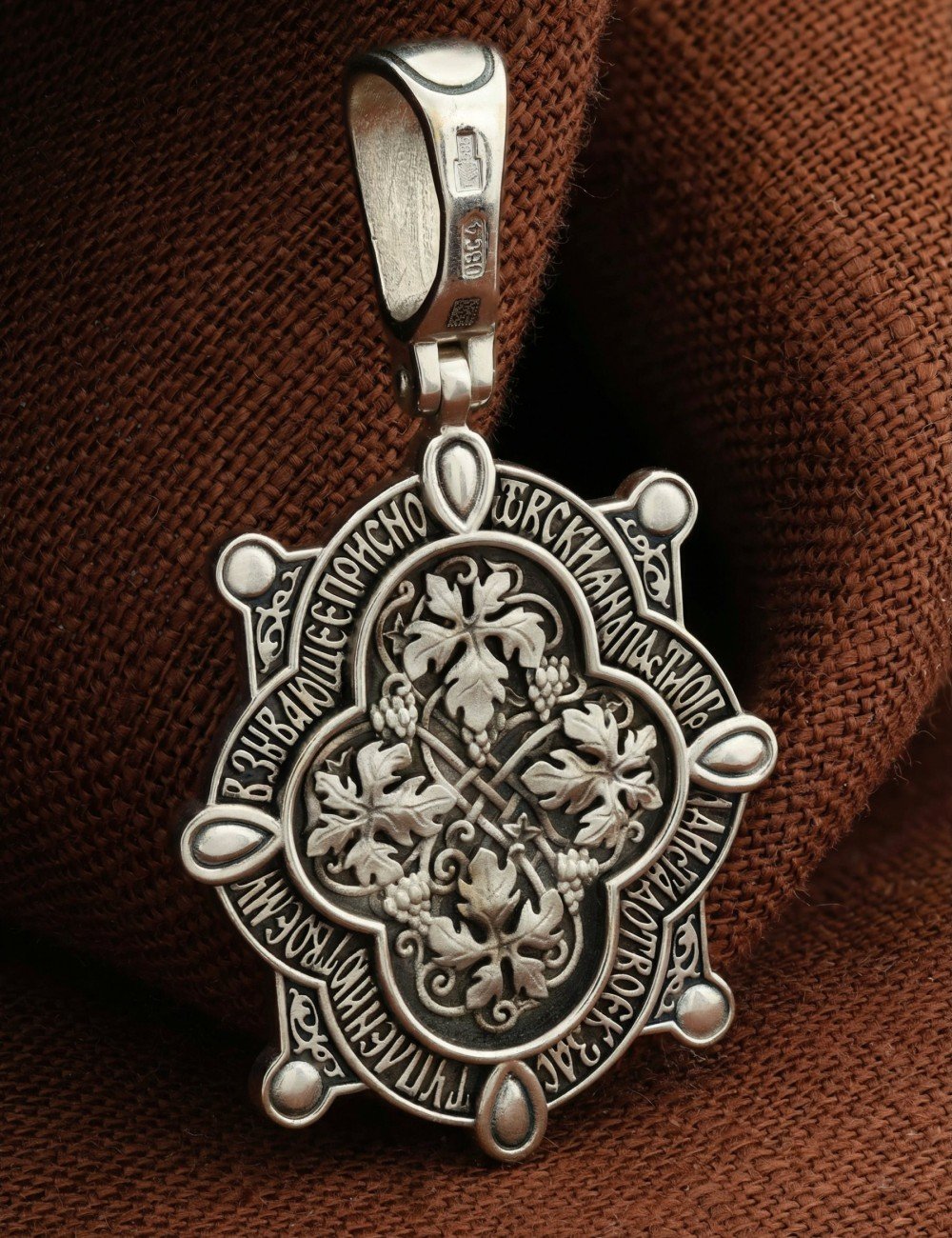 Образок из белого золота c бриллиантами