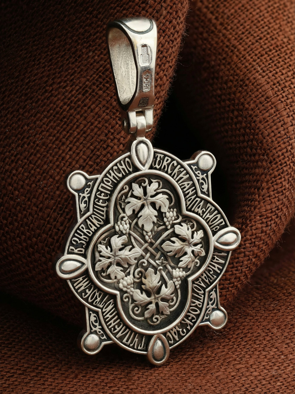 Нательная икона из белого золота 585 пробы c бриллиантами