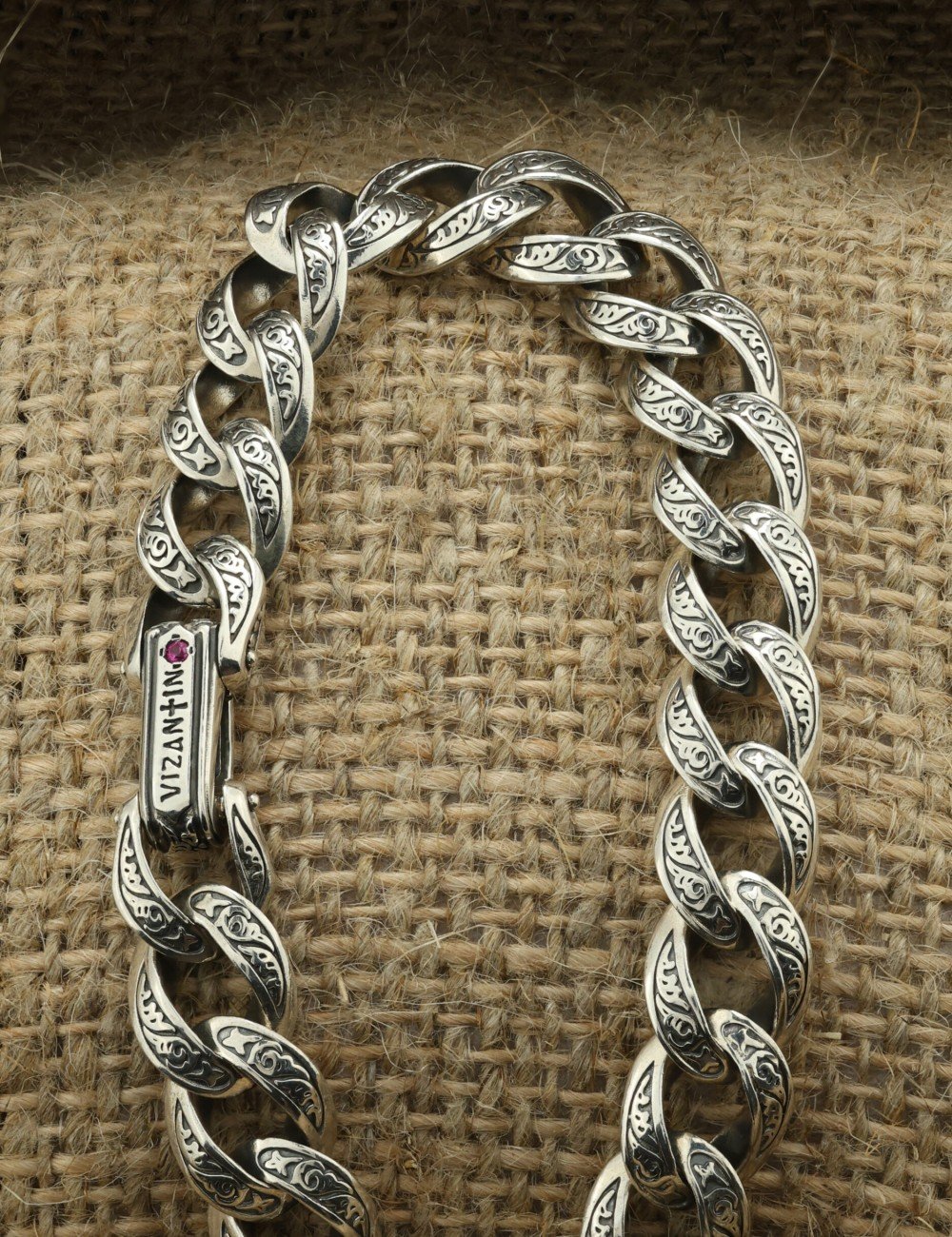 Браслет из серебра c рубином