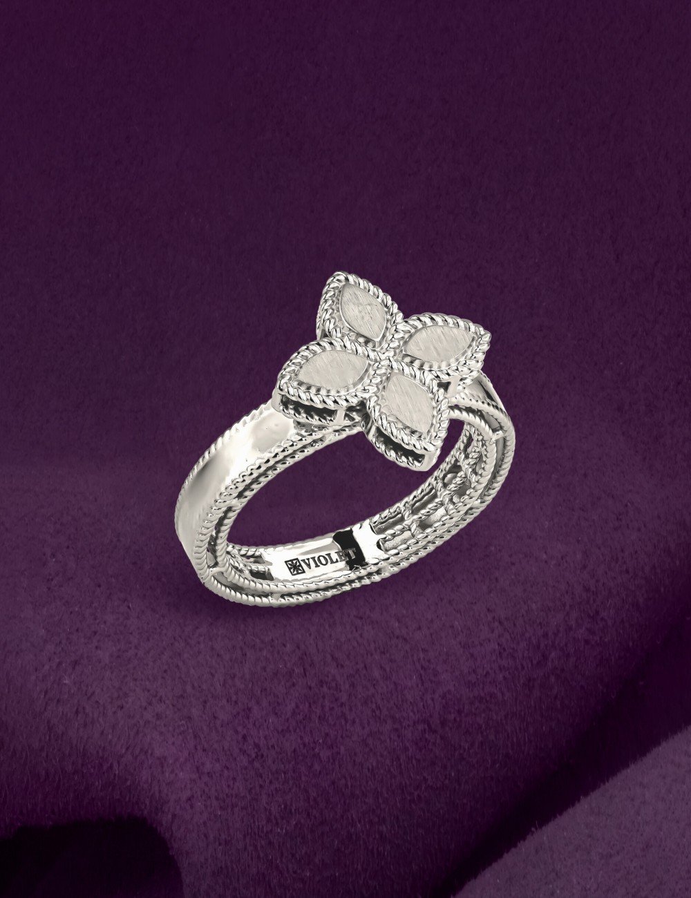 Кольцо из белого золота