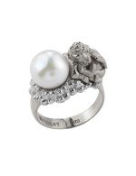 Кольцо из белого золота c жемчугом