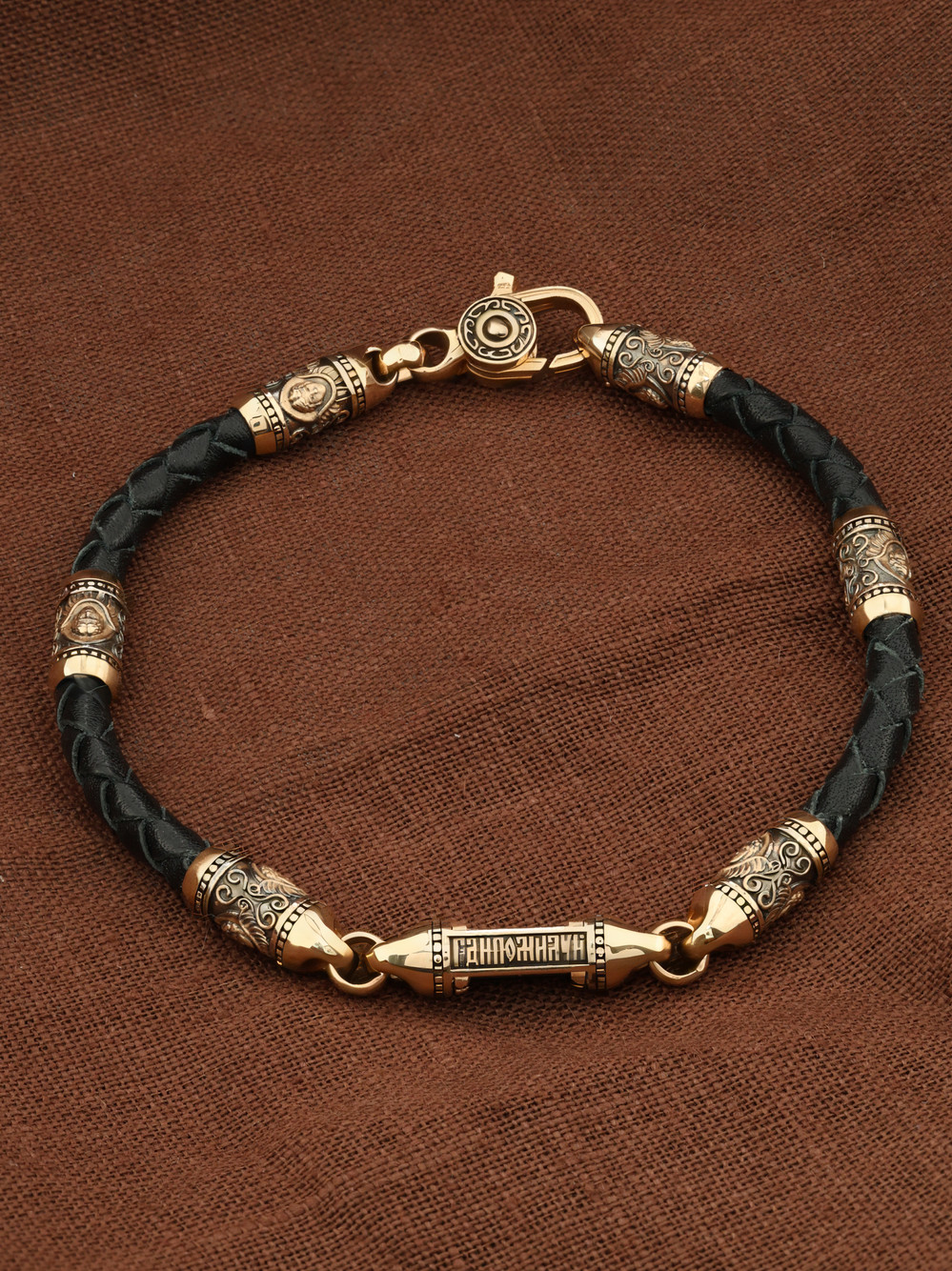 Браслет-шнурок из красного золота 585 пробы c кожаным шнурком и ониксом