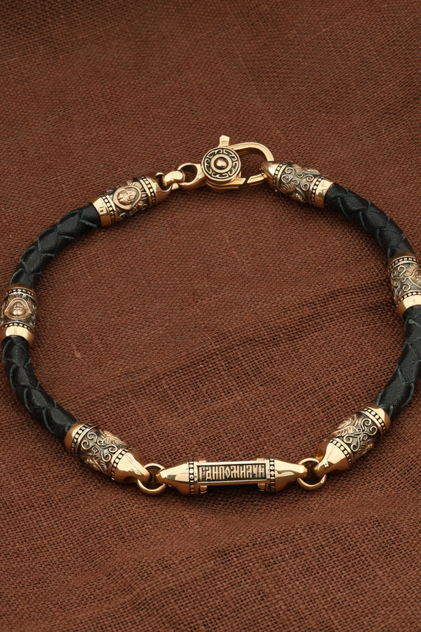 Браслет-шнурок из красного золота 585 пробы c кожаным шнурком и ониксом