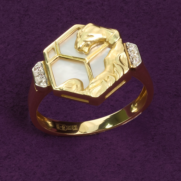 Кольцо из лимонного золота 585 пробы c бриллиантами и перламутром