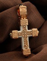 Крест из золота c эмалью, ониксом и бивнем мамонта