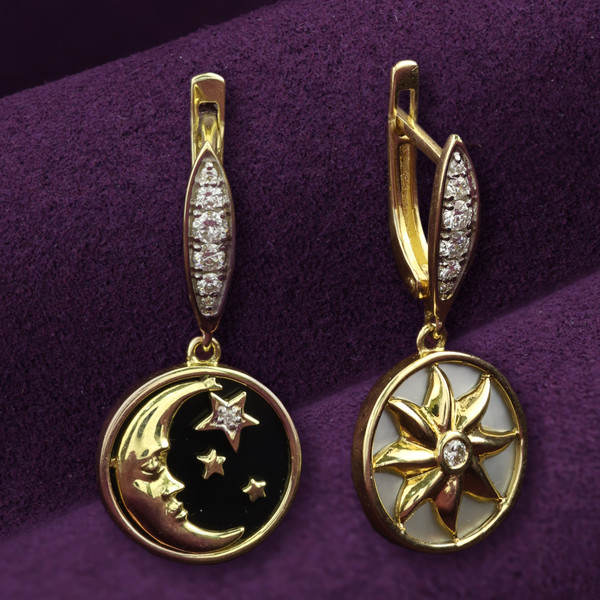 Серьги из лимонного золота 585 пробы c бриллиантами, ониксом и перламутром