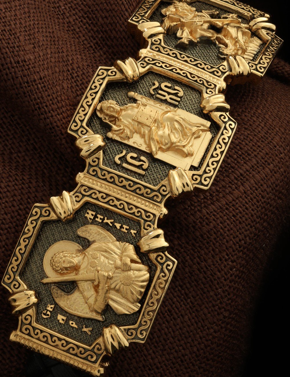 Браслет из лимонного золота c шнурком