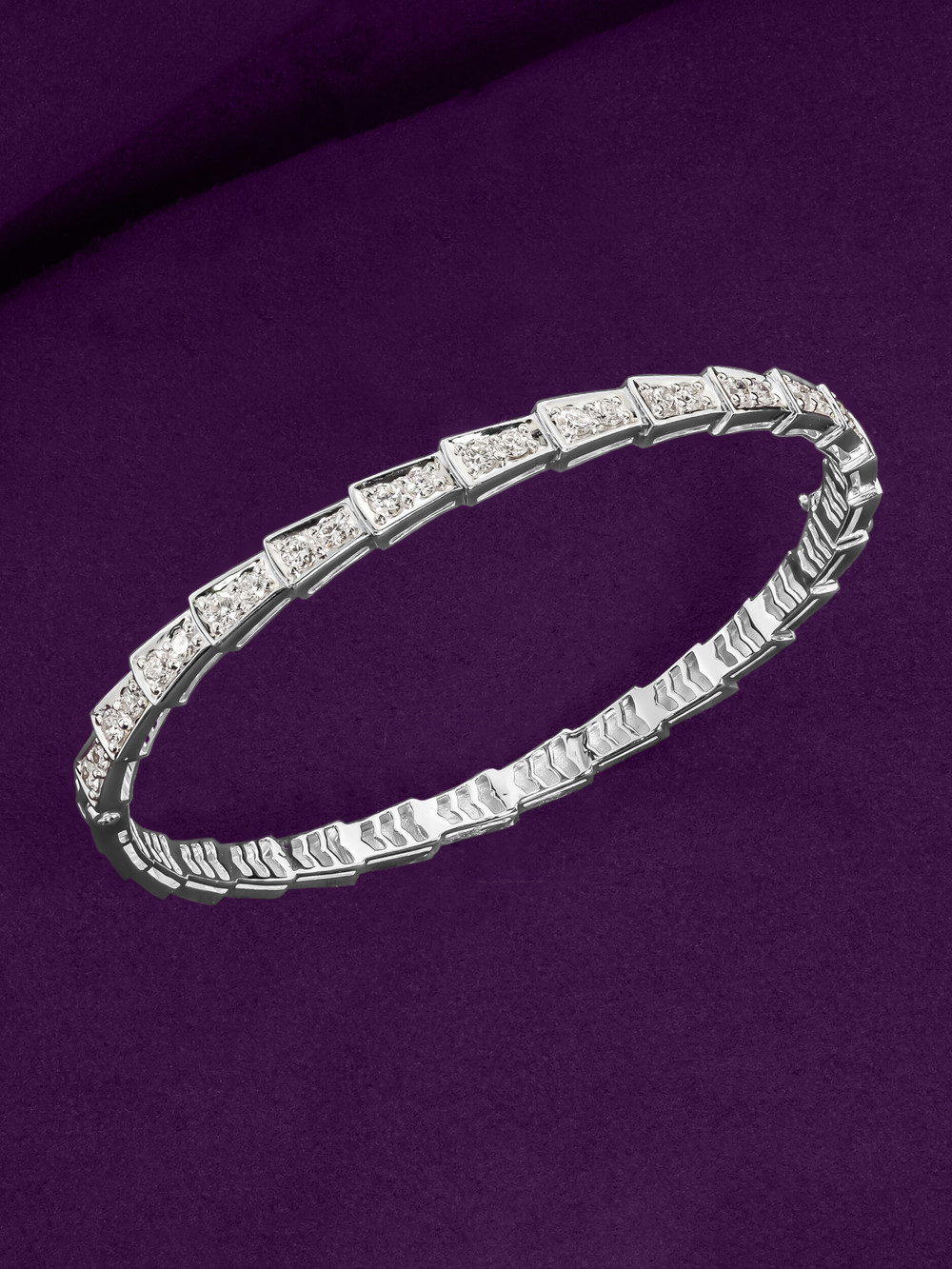 Браслет из белого золота 585 пробы c бриллиантами