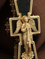 Крест из лимонного золота c эбеновым деревом