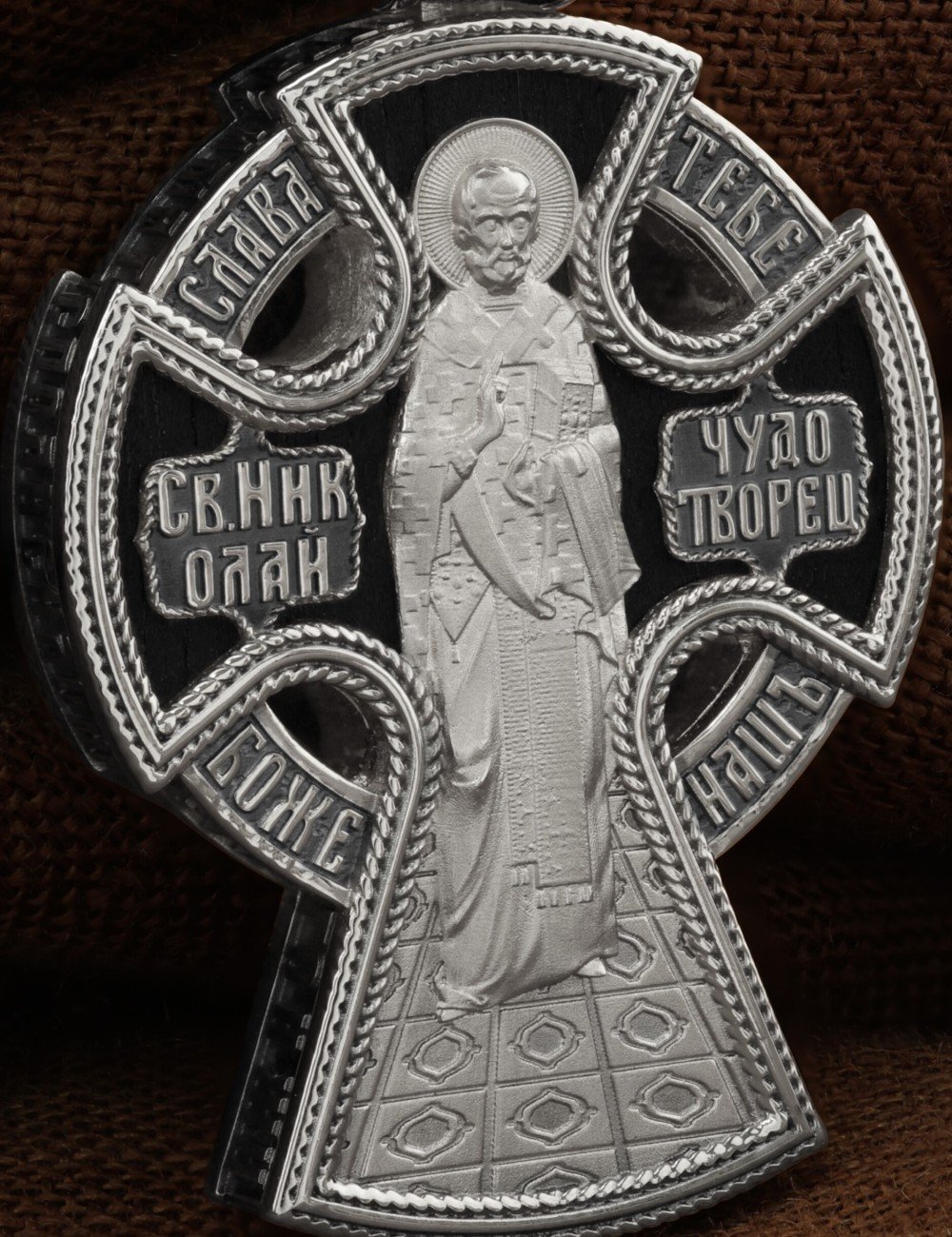 Крест из белого золота c эбеновым деревом