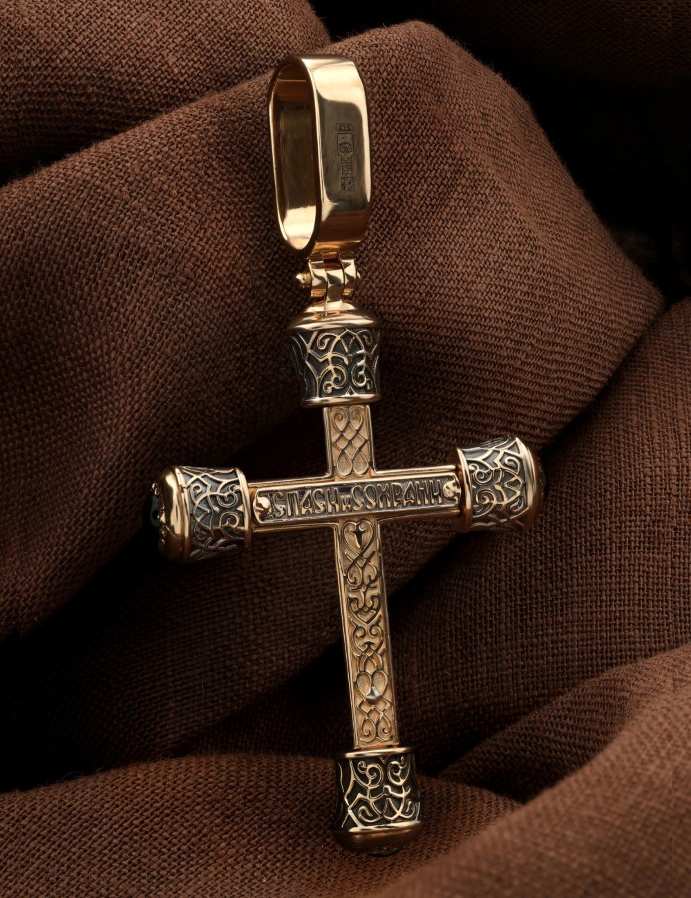 Крест из золота c ониксом