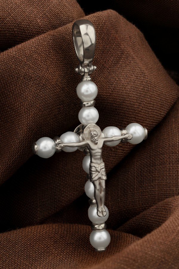 Крест из белого золота c жемчугом