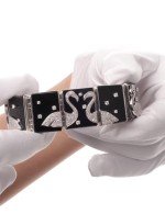 Браслет из белого золота c бриллиантами и ониксом