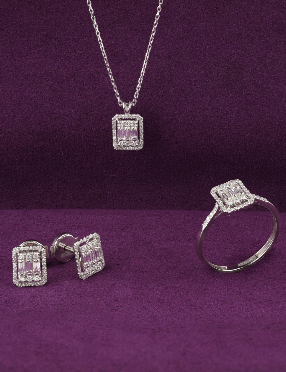 Колье из белого золота c бриллиантами