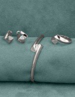 Серьги из белого золота c бриллиантами