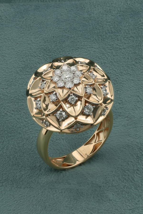 Кольцо из красного золота 585 пробы c бриллиантами