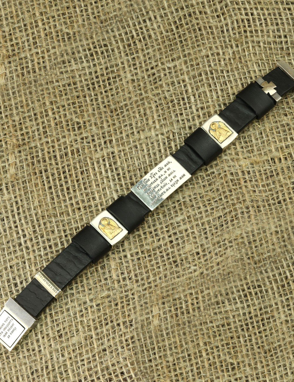 Браслет из серебра и золота c кожаным шнурком