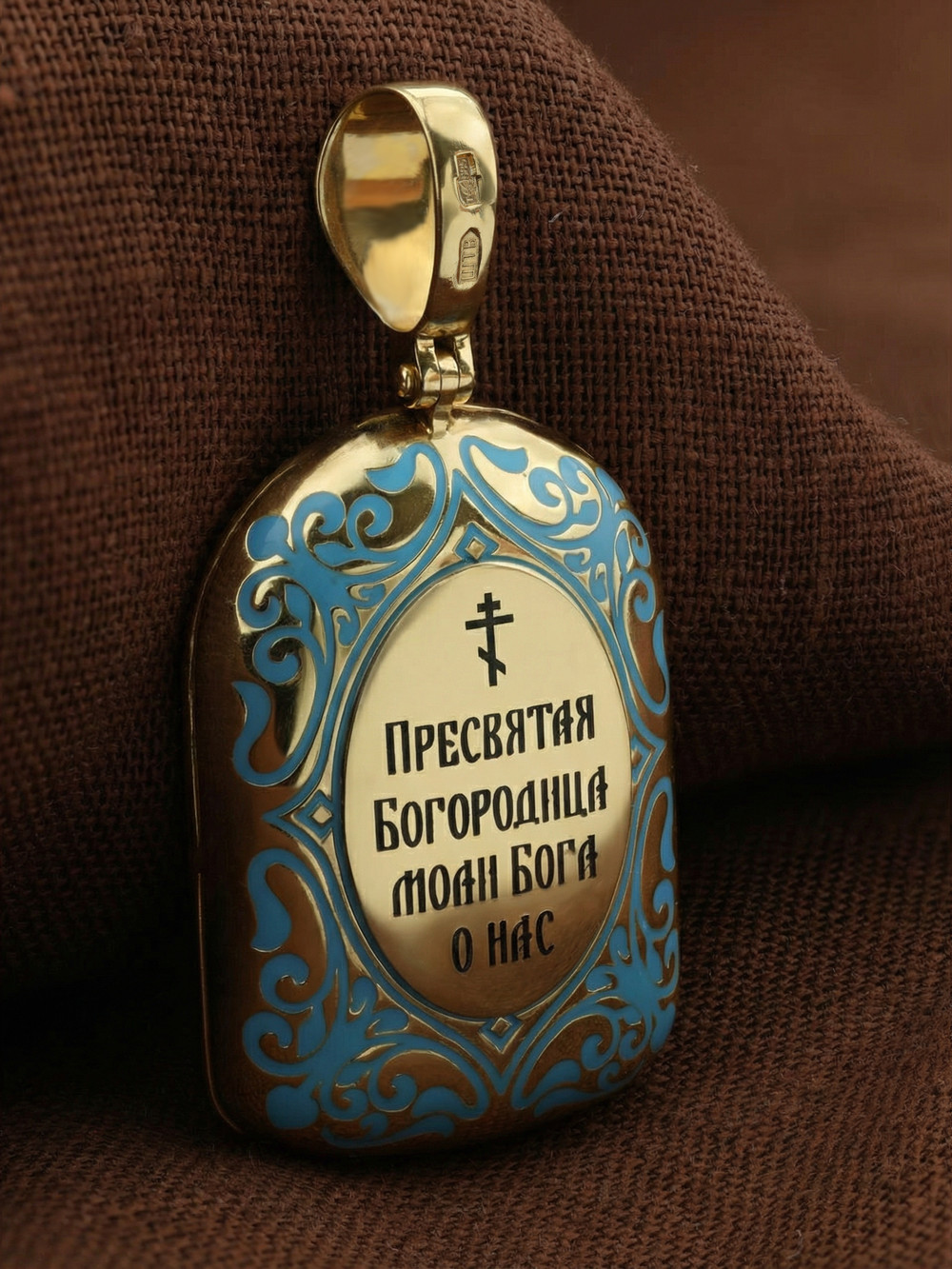 Нательная икона из лимонного золота 585 пробы c эмалью