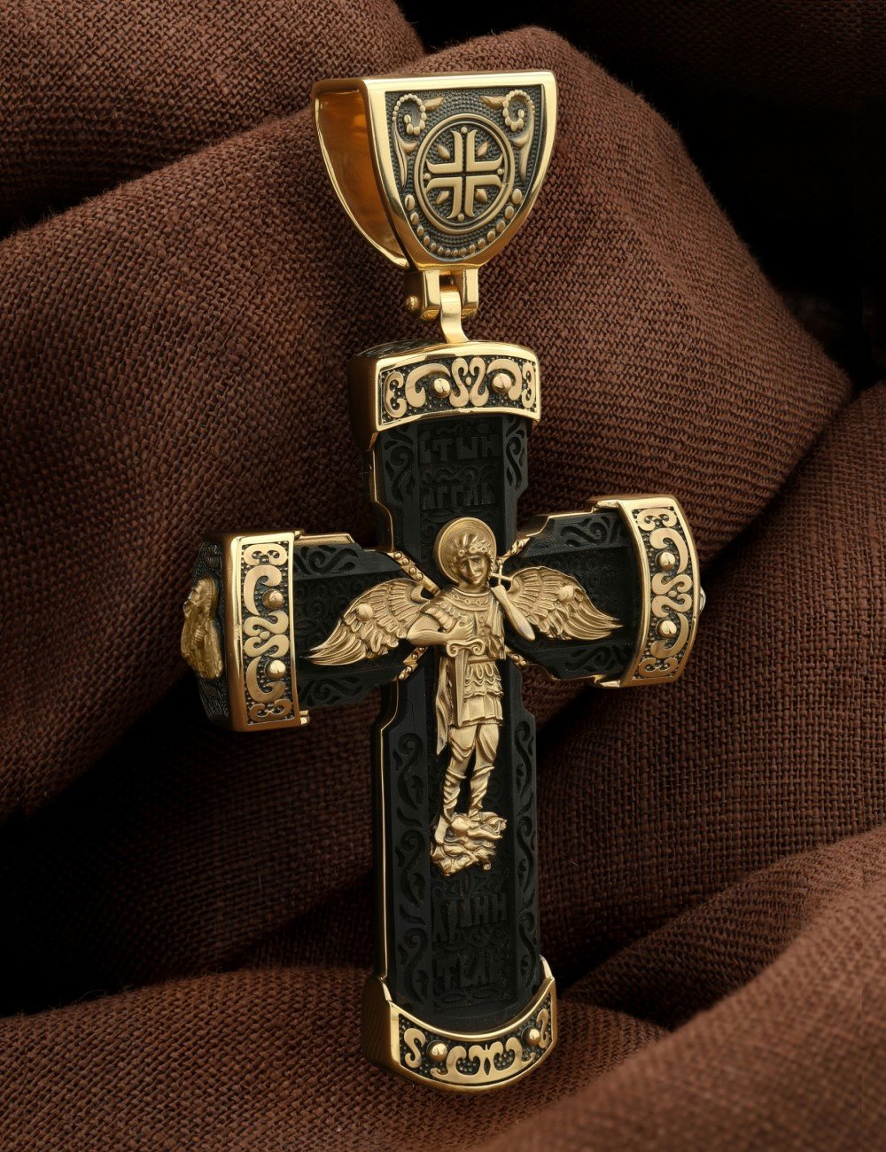 Крест из лимонного золота c эбеновым деревом