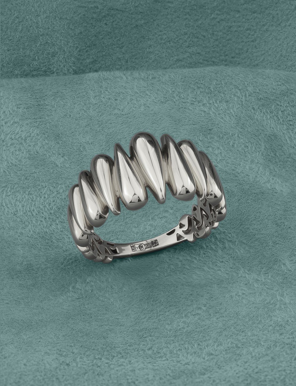 Кольцо из белого золота