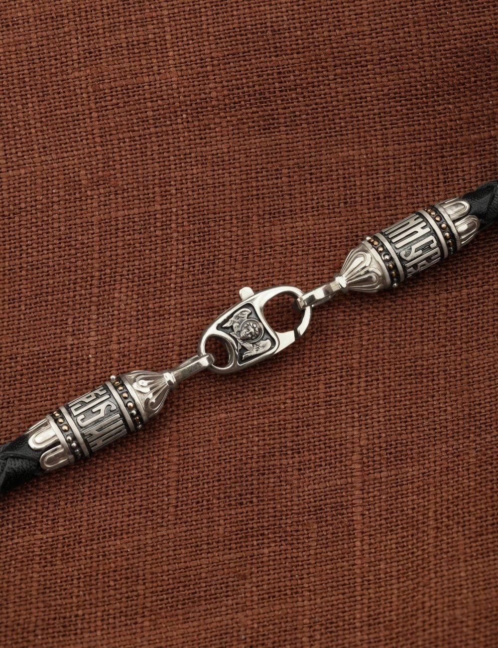 Гайтан из белого золота c кожаным шнурком