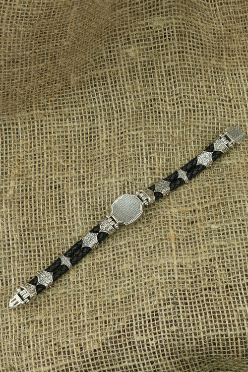 Браслет из серебра 925 пробы и золота 750 пробы c кожаным шнурком и ониксом