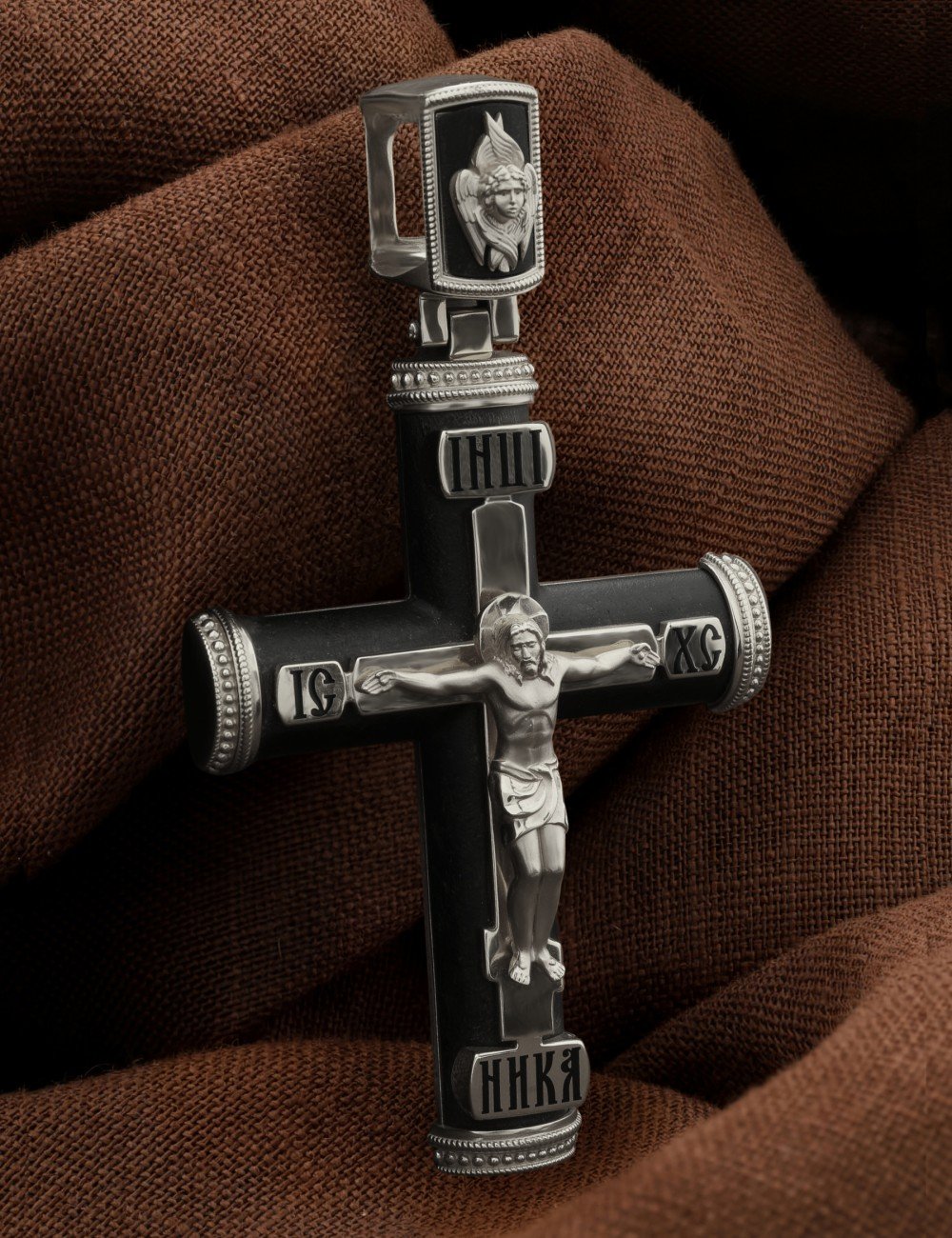 Крест из белого золота c эмалью и эбеновым деревом