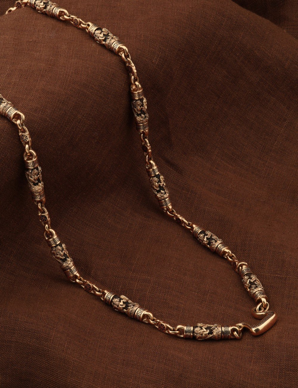 Цепь из золота c эмалью и эбеновым деревом