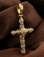 Крест из лимонного золота c агатом