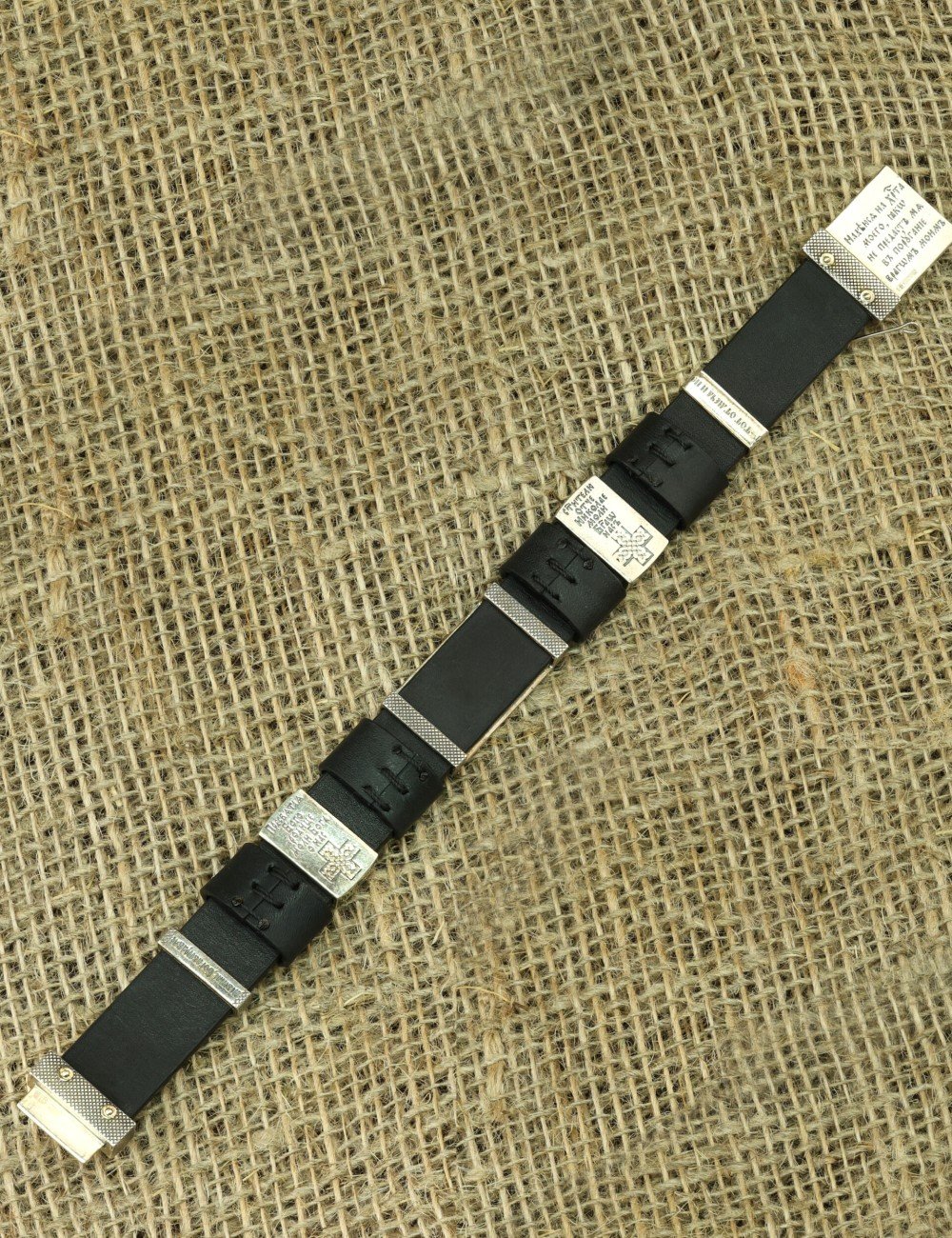 Браслет из серебра и золота c кожаным шнурком