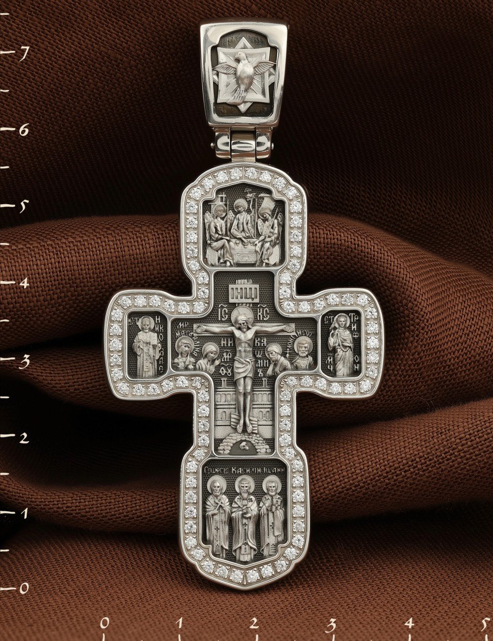 Крест из белого золота c бриллиантами