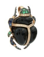 Подвеска из золота c бриллиантами, сапфиром, изумрудом и ониксом