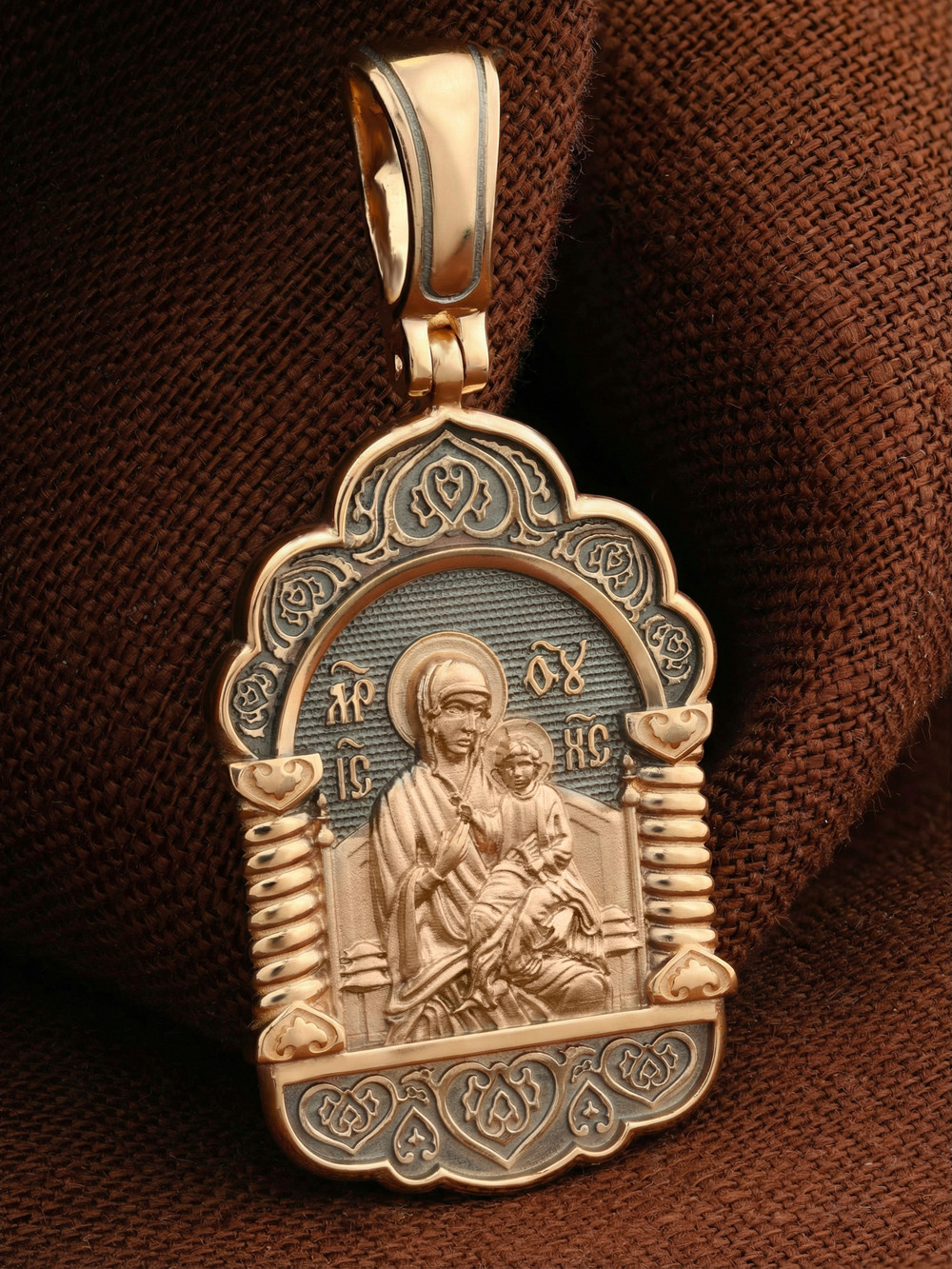Нательная икона из красного золота 585 пробы