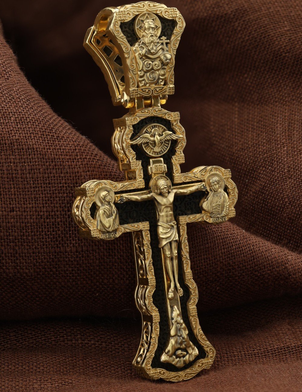 Крест из лимонного золота c эбеновым деревом