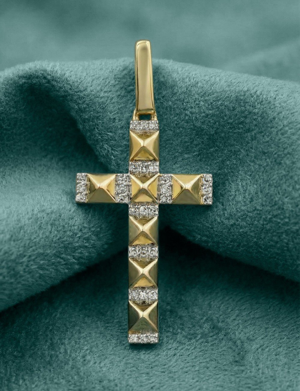 Крест из лимонного золота c бриллиантами