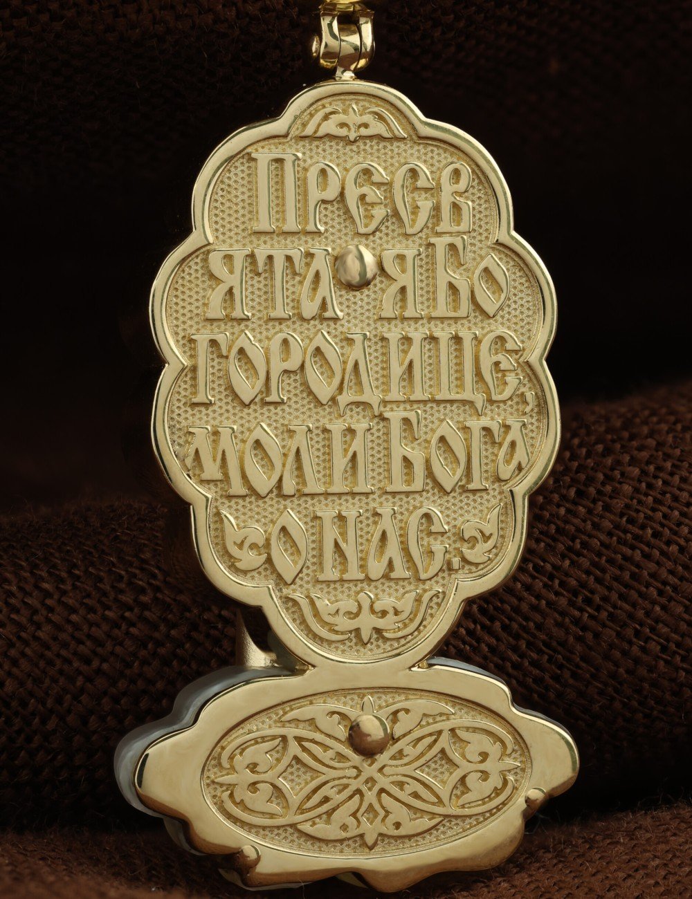 Образок из лимонного золота c бриллиантами и перламутром