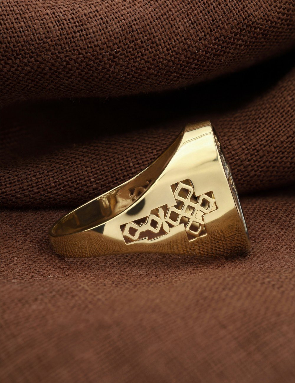 Кольцо из лимонного золота