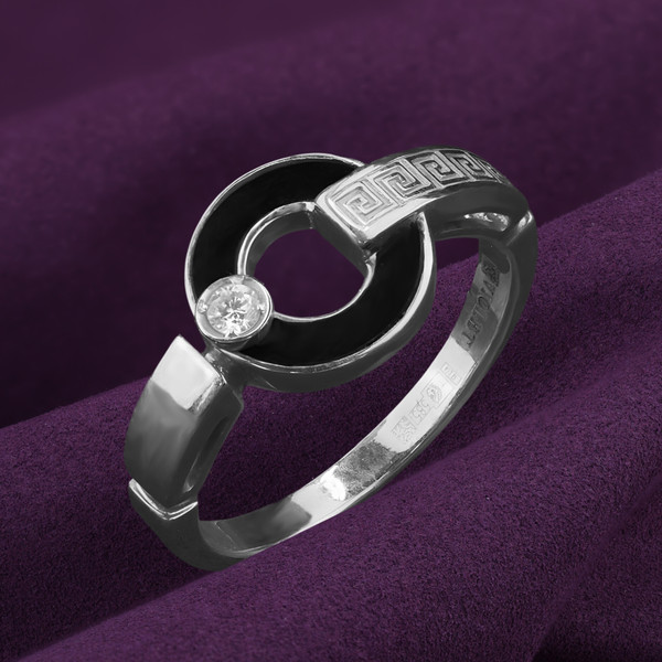 Кольцо из белого золота 585 пробы c бриллиантами и ониксом