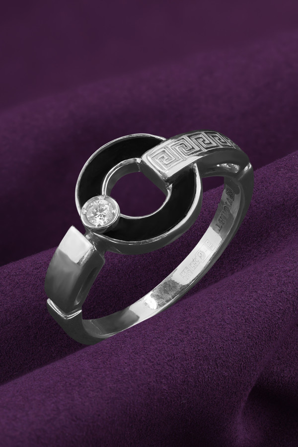 Кольцо из белого золота 585 пробы c бриллиантами и ониксом