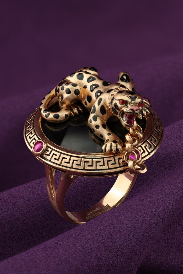 Кольцо из золота c эмалью, ониксом и рубином