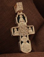 Крест из золота c ониксом